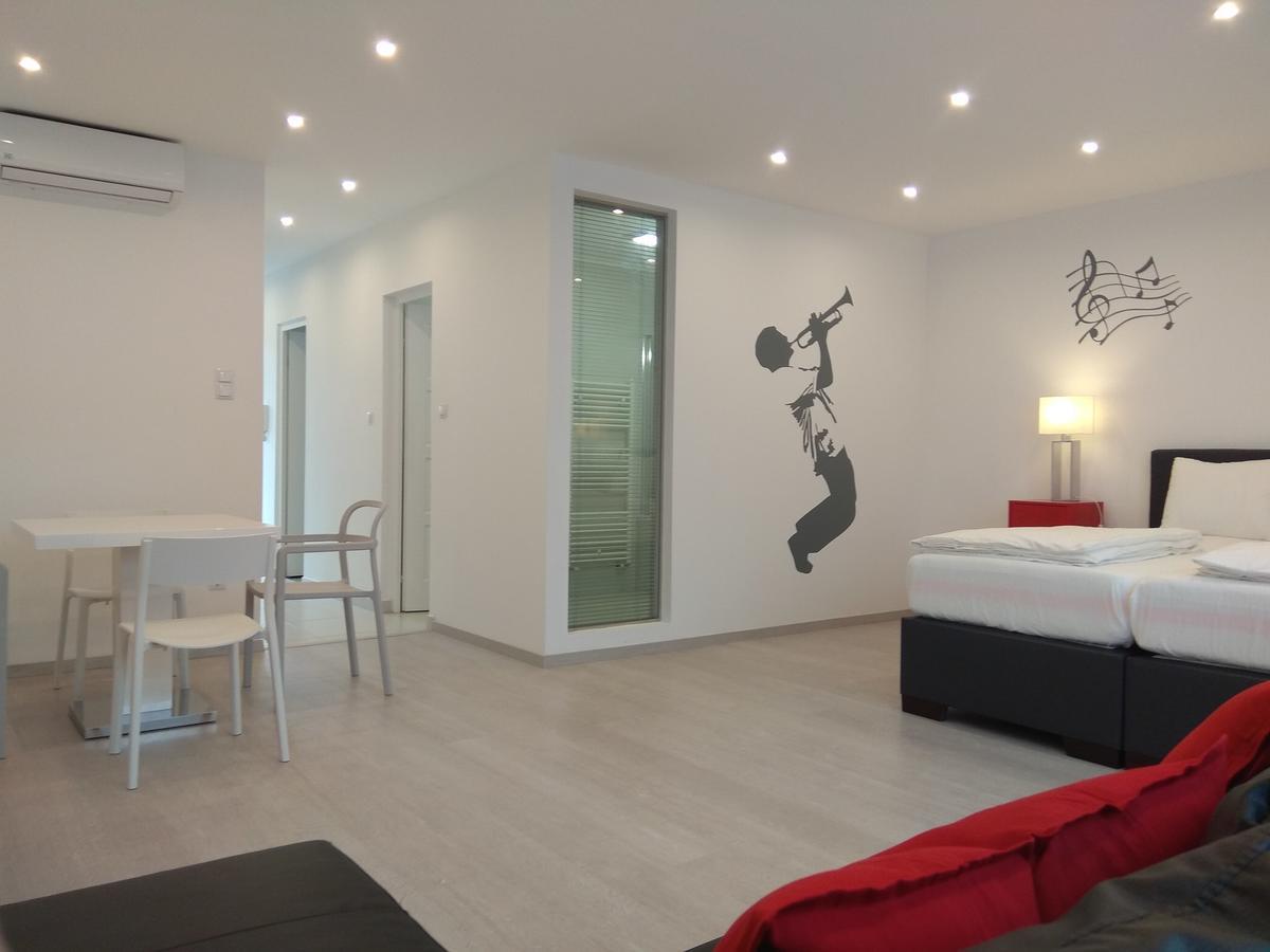 Broadway Center Rooftop View Apartment بودابست المظهر الخارجي الصورة